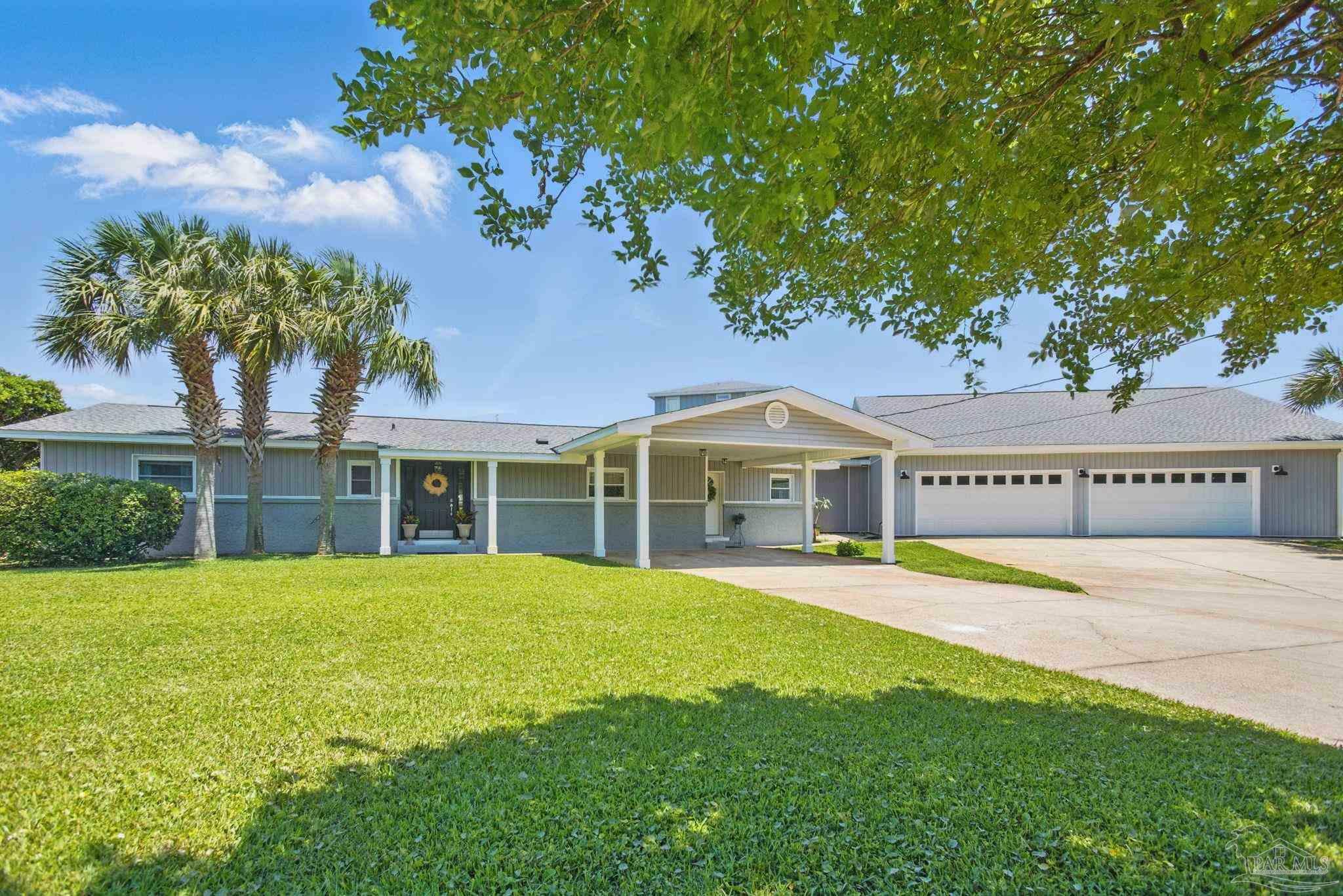 Property Photo: 1050 Edgewater Ln FL 32563