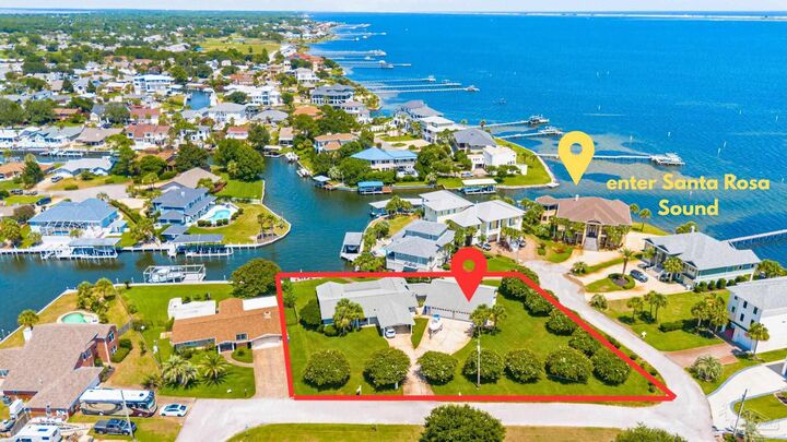 Property Photo:  1050 Edgewater Ln  FL 32563 