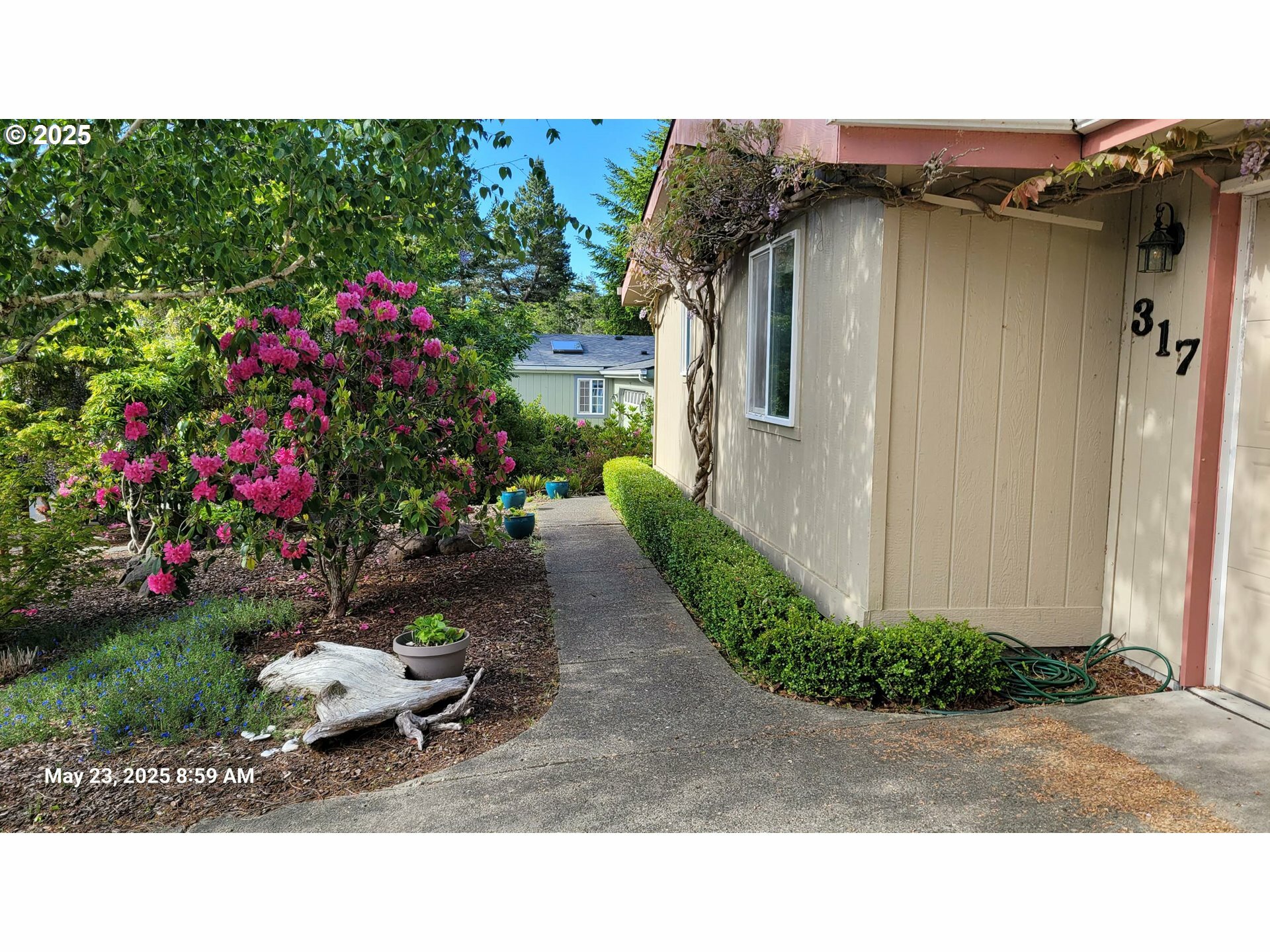 Property Photo: 317 Manzanita Dr OR 97439