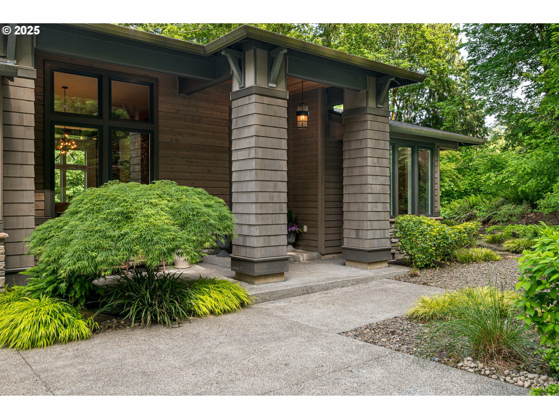 Property Photo: 1221 Glenmorrie Dr OR 97034