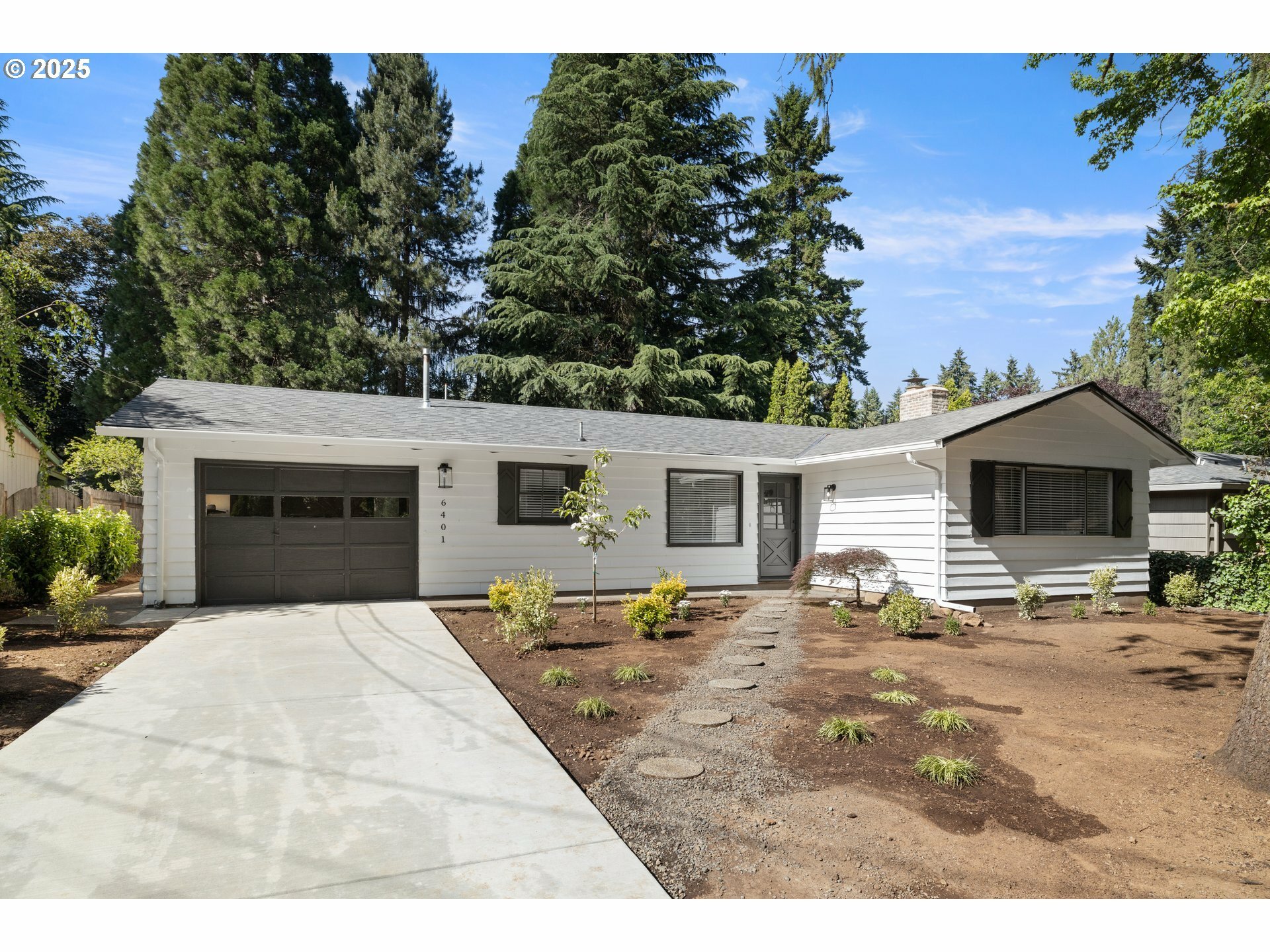 Property Photo: 6401 McEwan Rd OR 97035