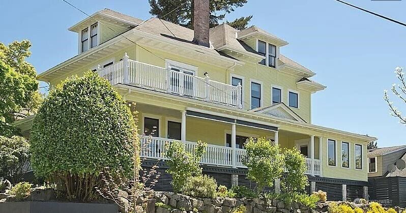 Property Photo:  2753 S Washington Street  WA 98144 