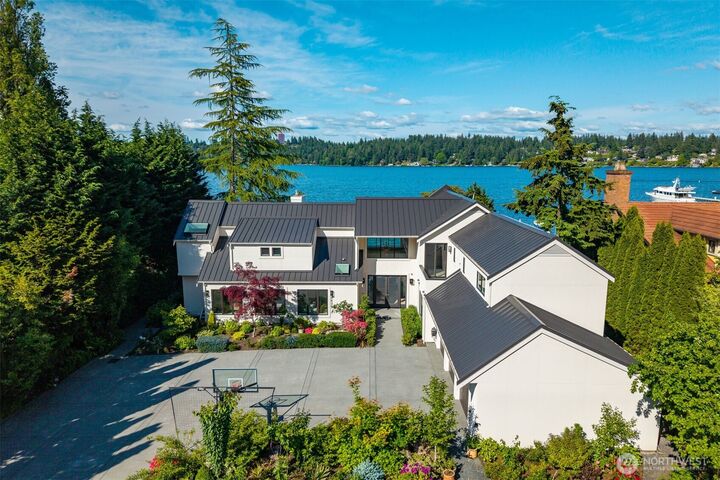 Property Photo: 8620 N Mercer Way WA 98040