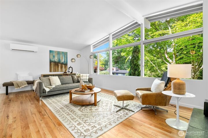 Property Photo:  5  Wembley Lane  WA 98040 