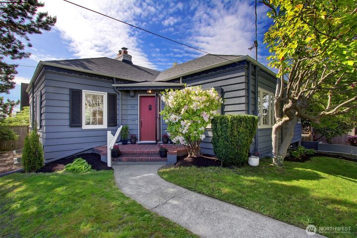 Property Photo:  1635  46th Avenue SW  WA 98116 