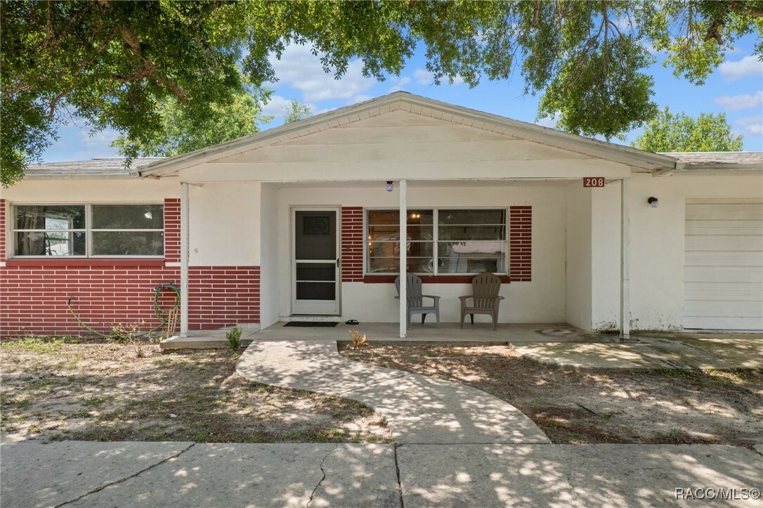 Property Photo: 208 S Adams Street FL 34465