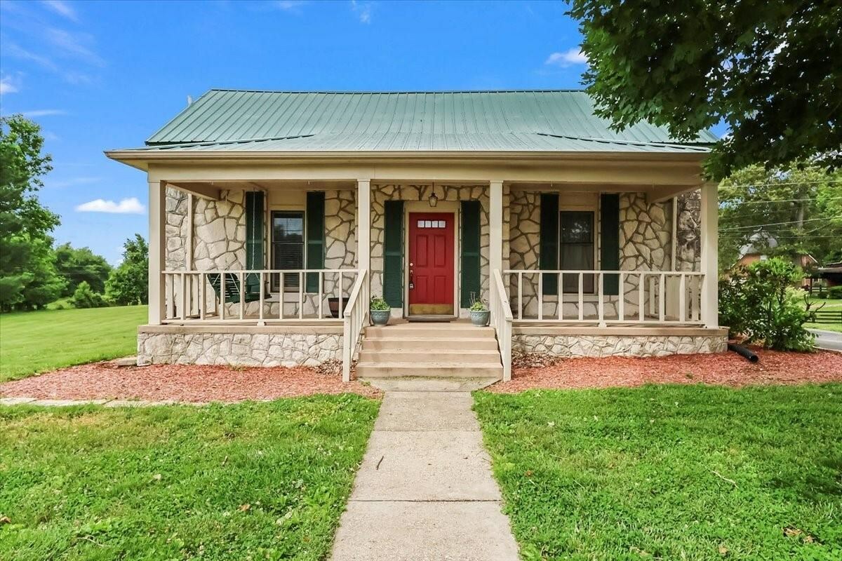 Property Photo: 1445 Peachtree Lane KY 42103