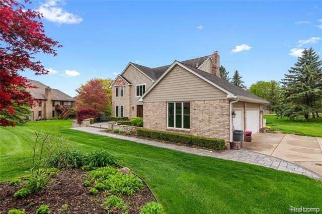 Property Photo: 295 Oakbridge Drive MI 48306