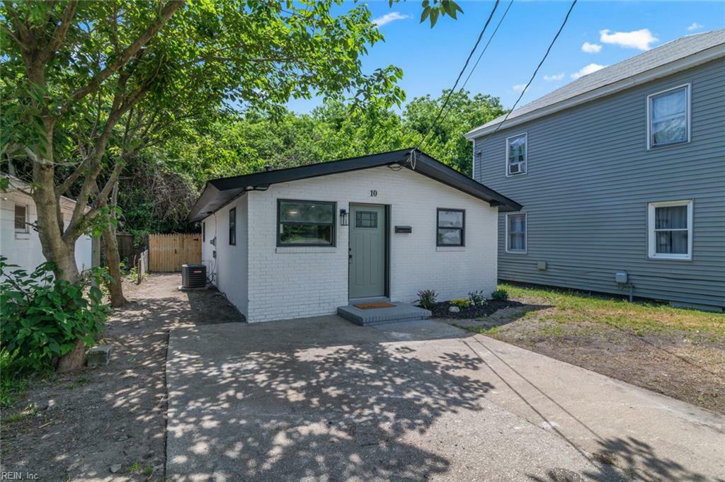 Property Photo: 10 Hopkins St VA 23663