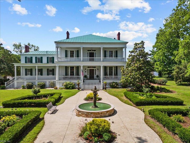 Property Photo:  121 W King St  NC 27932 