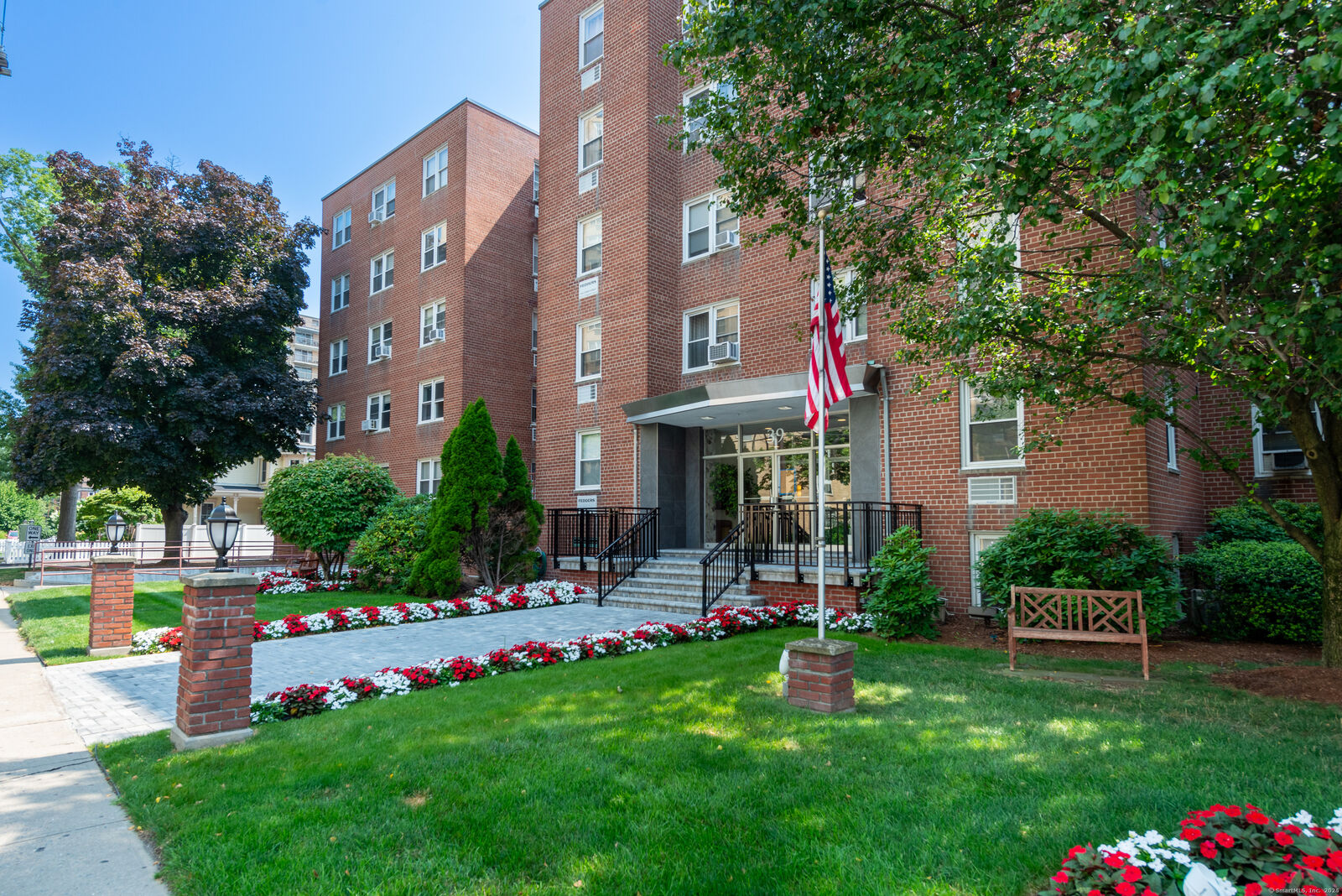 Property Photo:  39 Glenbrook Road 2T  CT 06902 