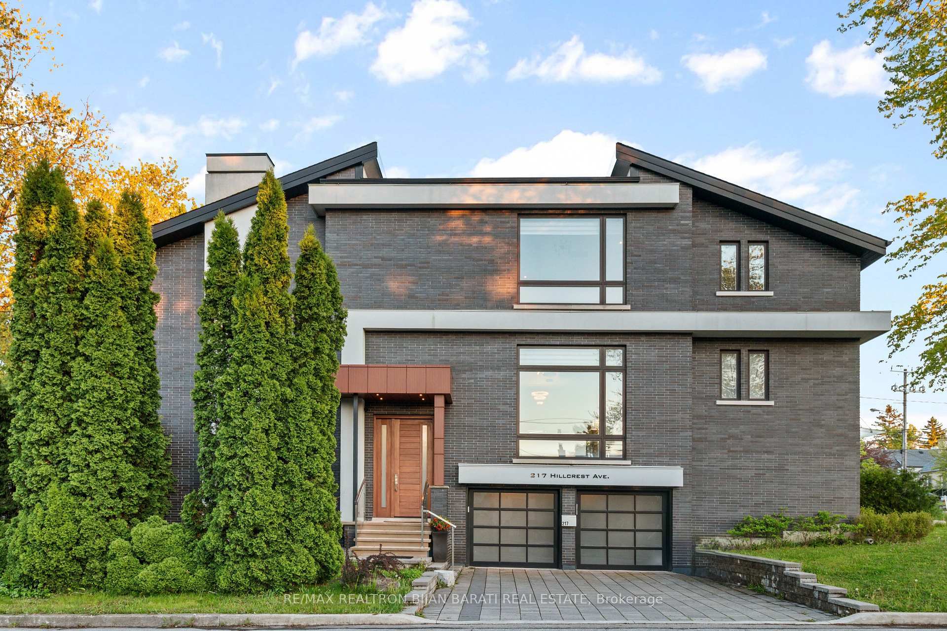 Property Photo: 217 Hillcrest Avenue ON M2N 3P3