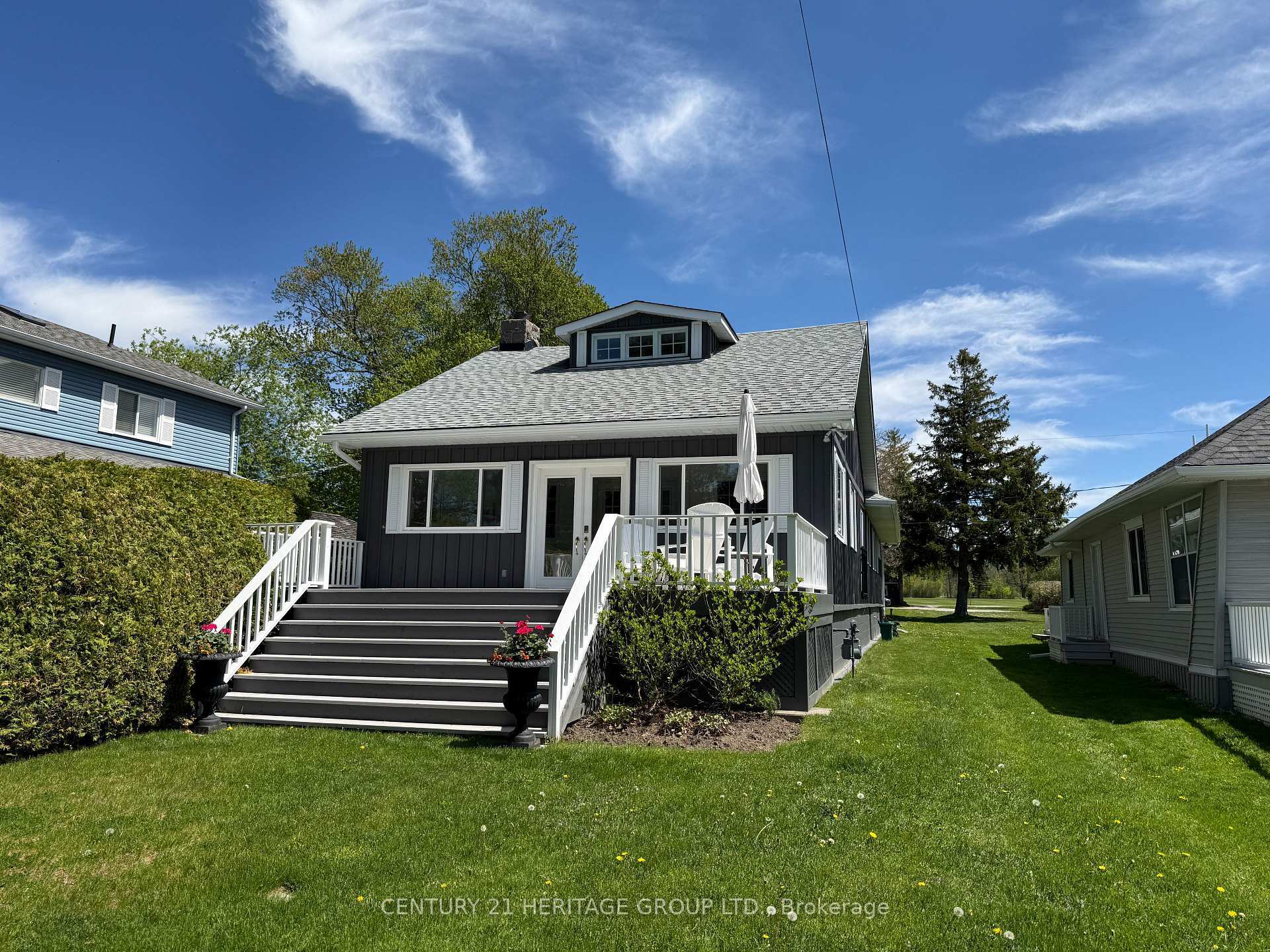 Property Photo: 915 Lake Drive N ON L4P 3E9