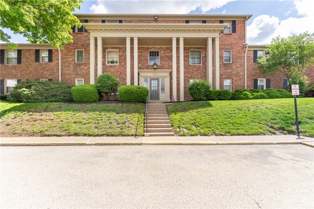 Property Photo: 126 Jamestown Ct C PA 15216