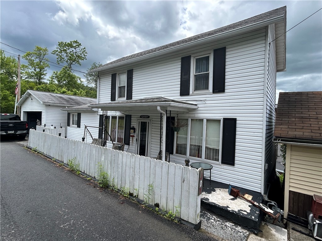 Property Photo: 42 Walnut Ave PA 15431