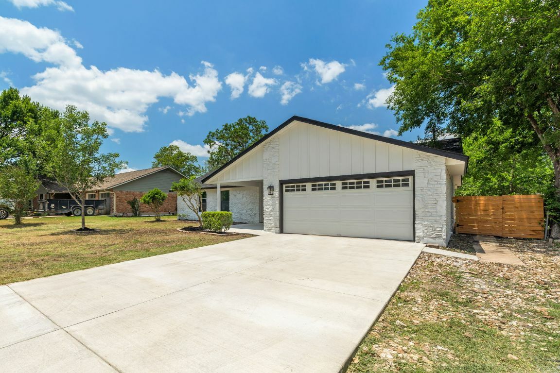 Property Photo: 14806 Parco Path TX 78660