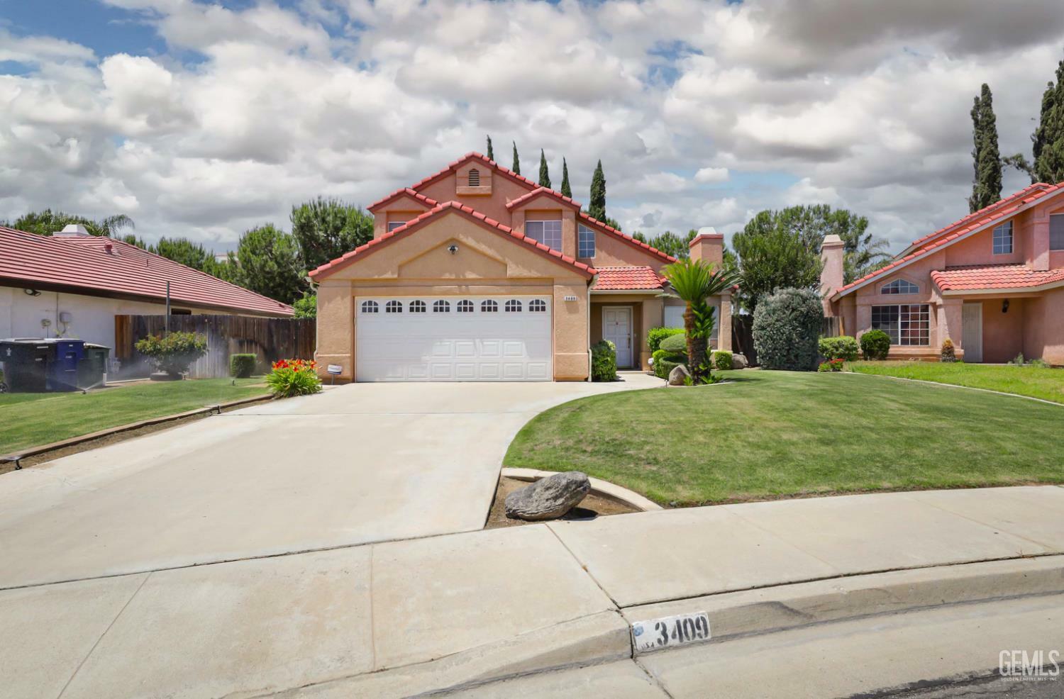 Property Photo:  3409 Via Rosa  CA 93311 