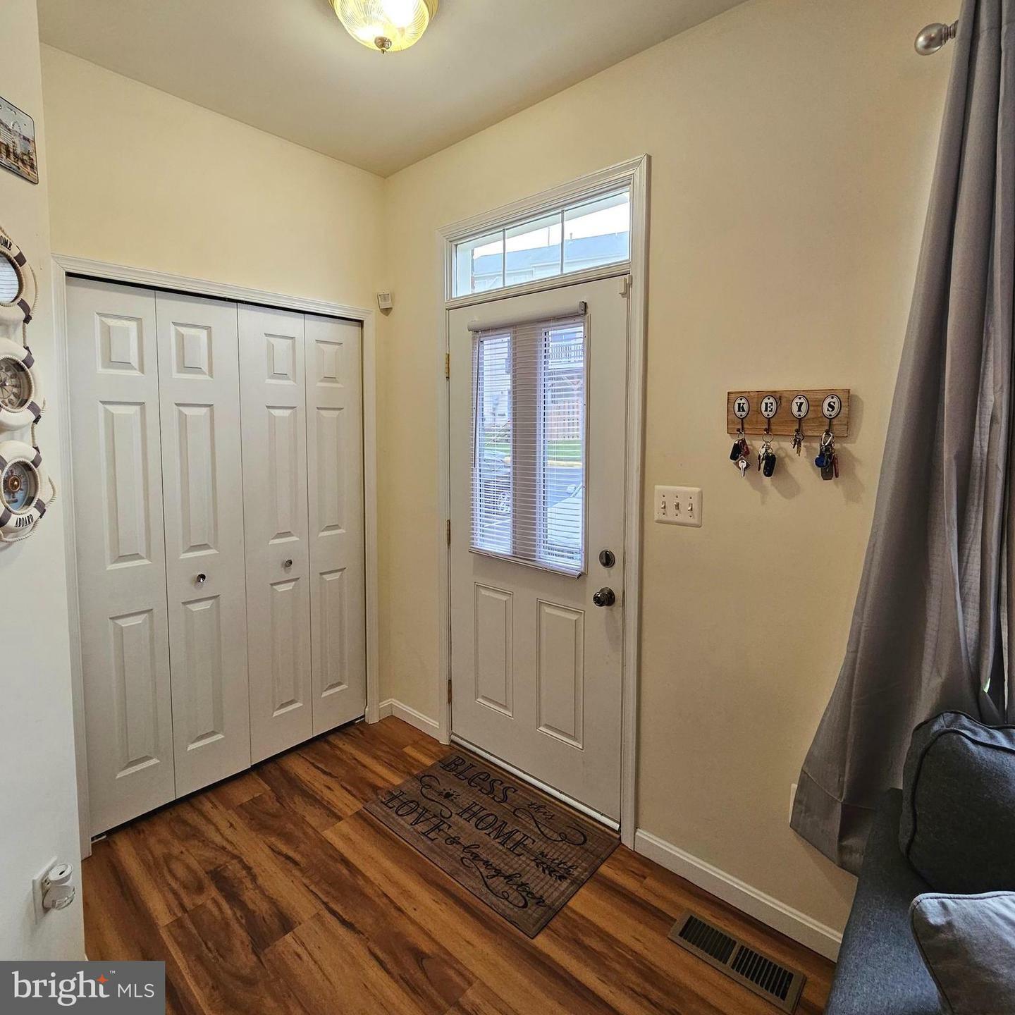 Property Photo: 222 Kirby Street VA 20111