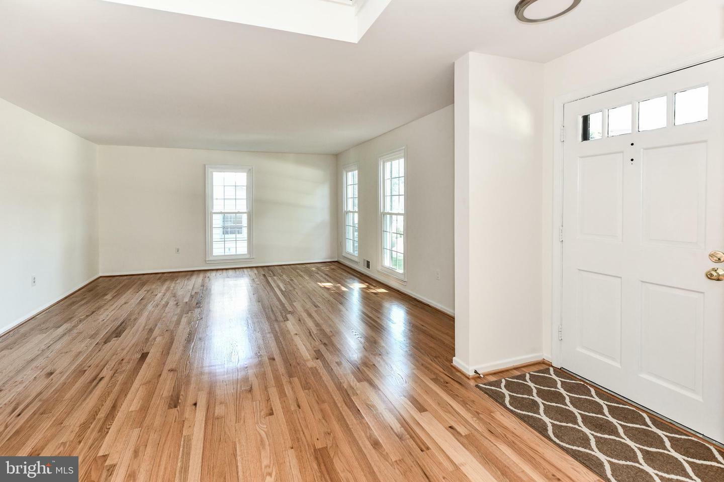 Property Photo: 5012 Sideburn Road VA 22032