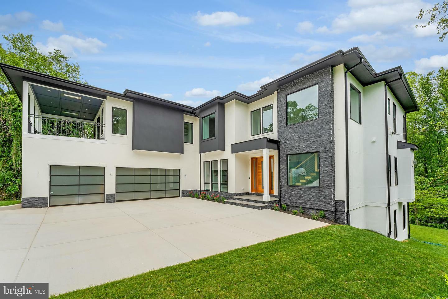 Property Photo: 1434 Waggaman Circle VA 22101