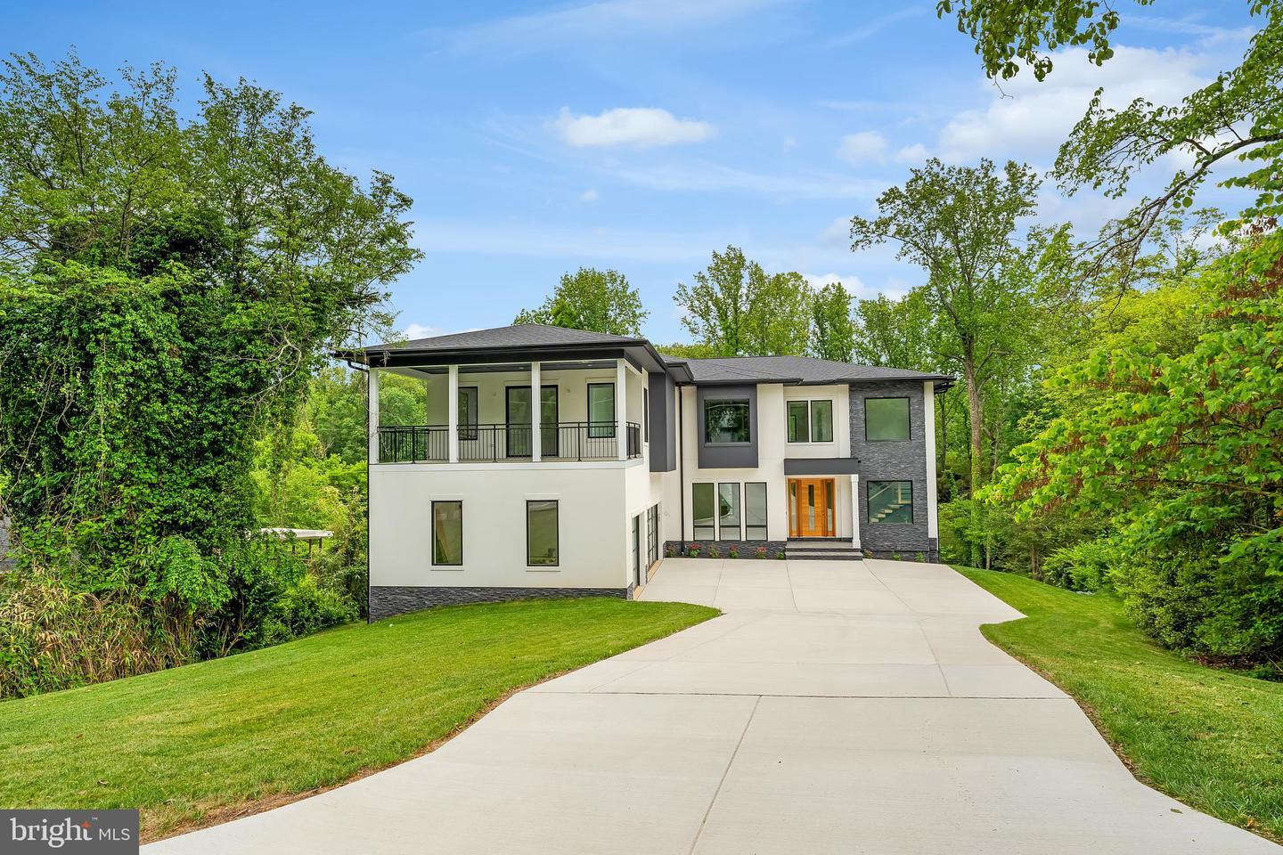 Property Photo: 1434 Waggaman Circle VA 22101