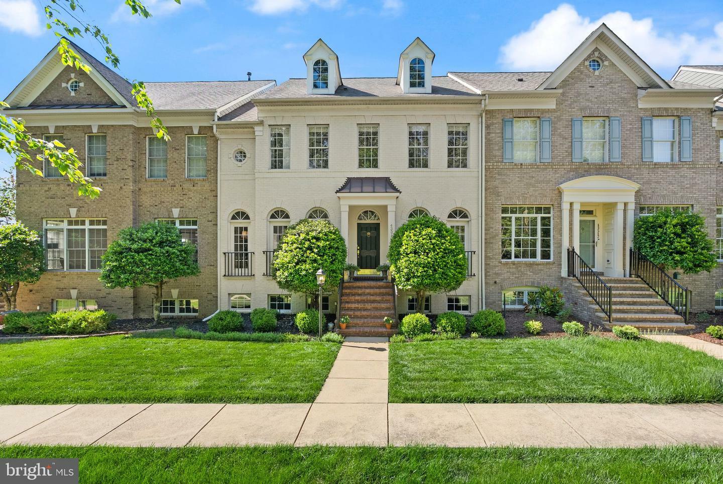 Property Photo: 43515 Stargell Terrace VA 20176