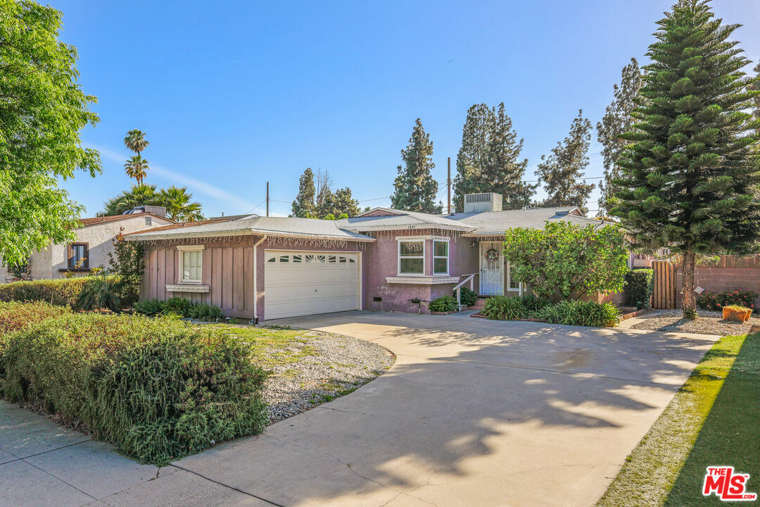 6845 Winnetka Ave  Winnetka CA 91306 photo