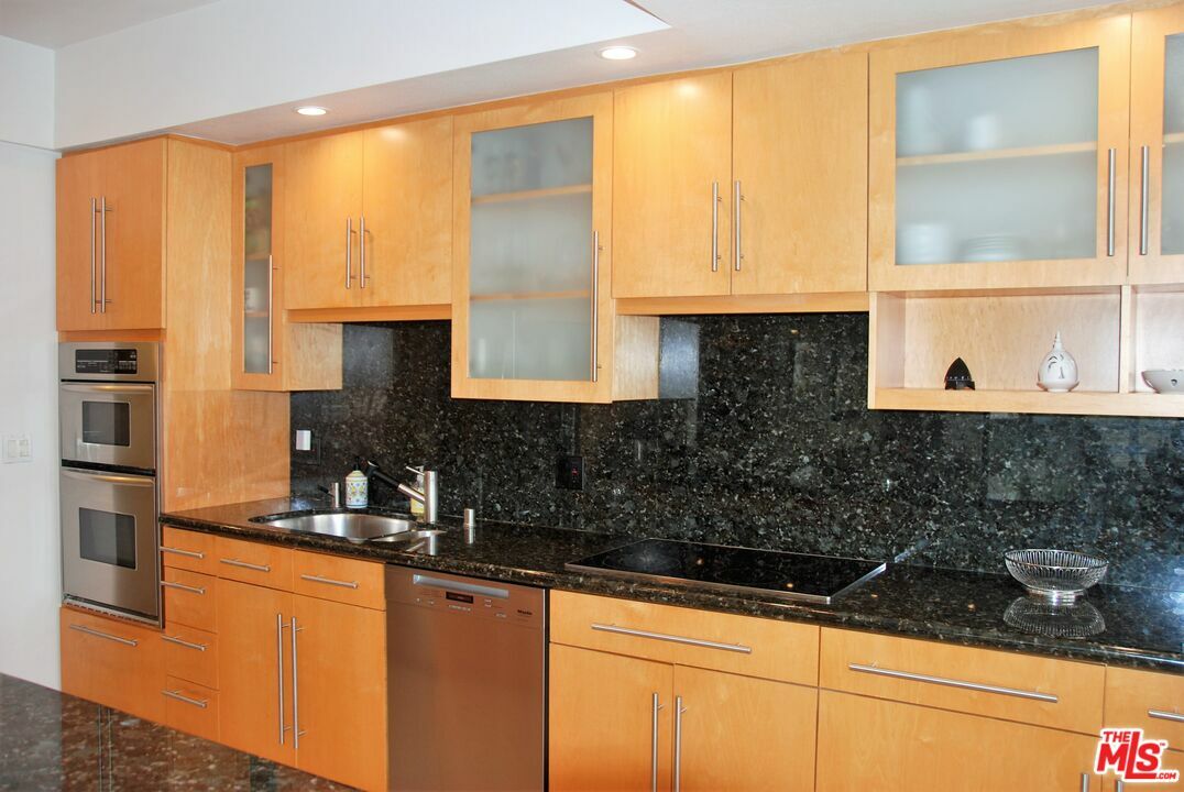 Property Photo: 5100 Via Dolce CA 90292