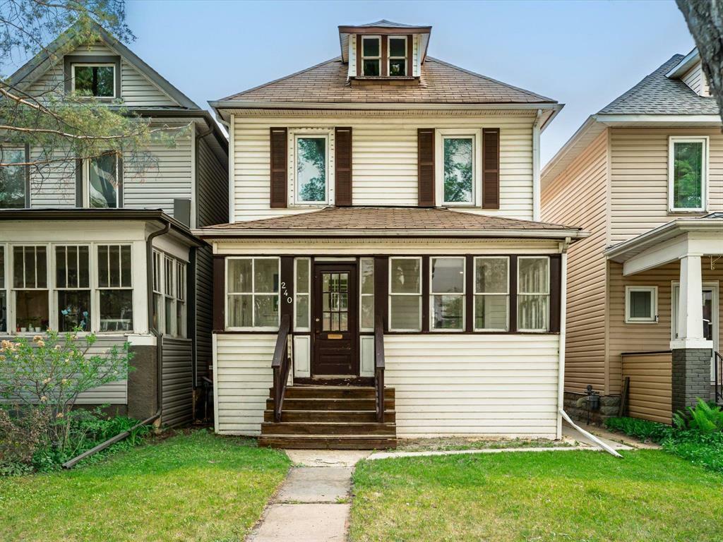 Property Photo: 240 Inkster Boulevard MB R2W 0J9