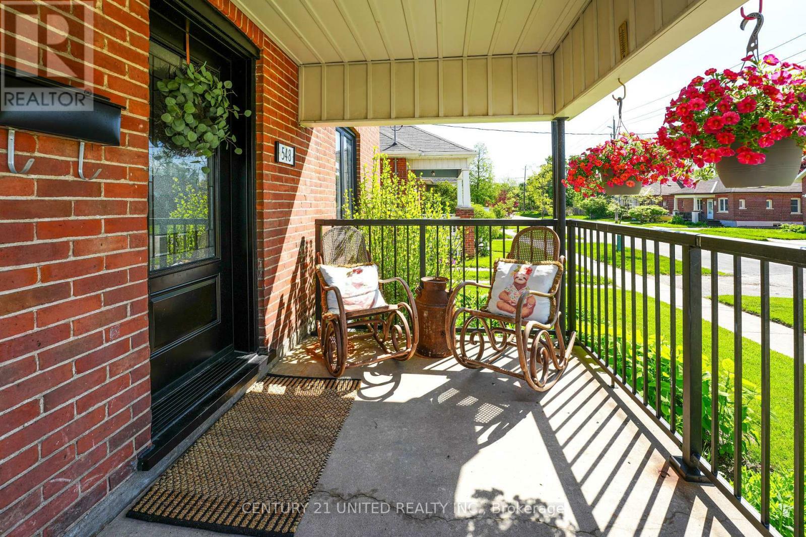 Photo de la propriété: 548 Douglas Avenue ON K9J 4L1