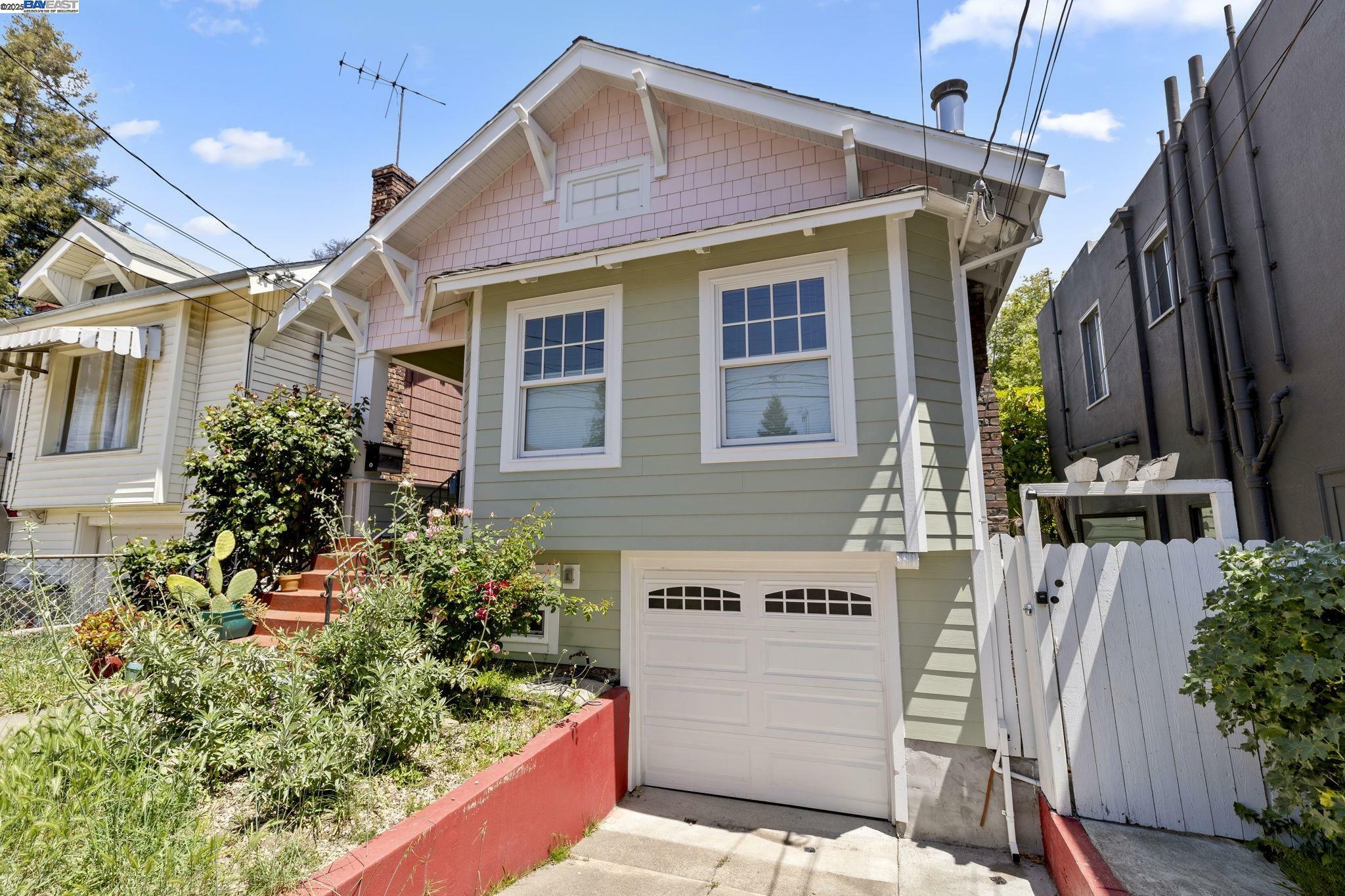 Property Photo: 1034 E 21st St CA 94606