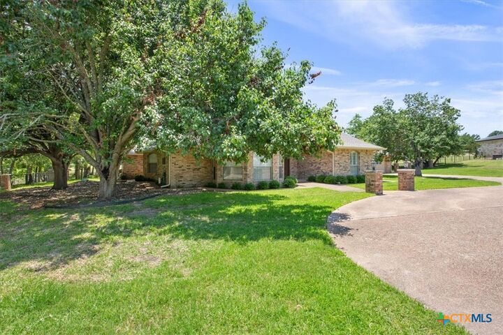 Property Photo:  1204 Fairway Circle  TX 76571 