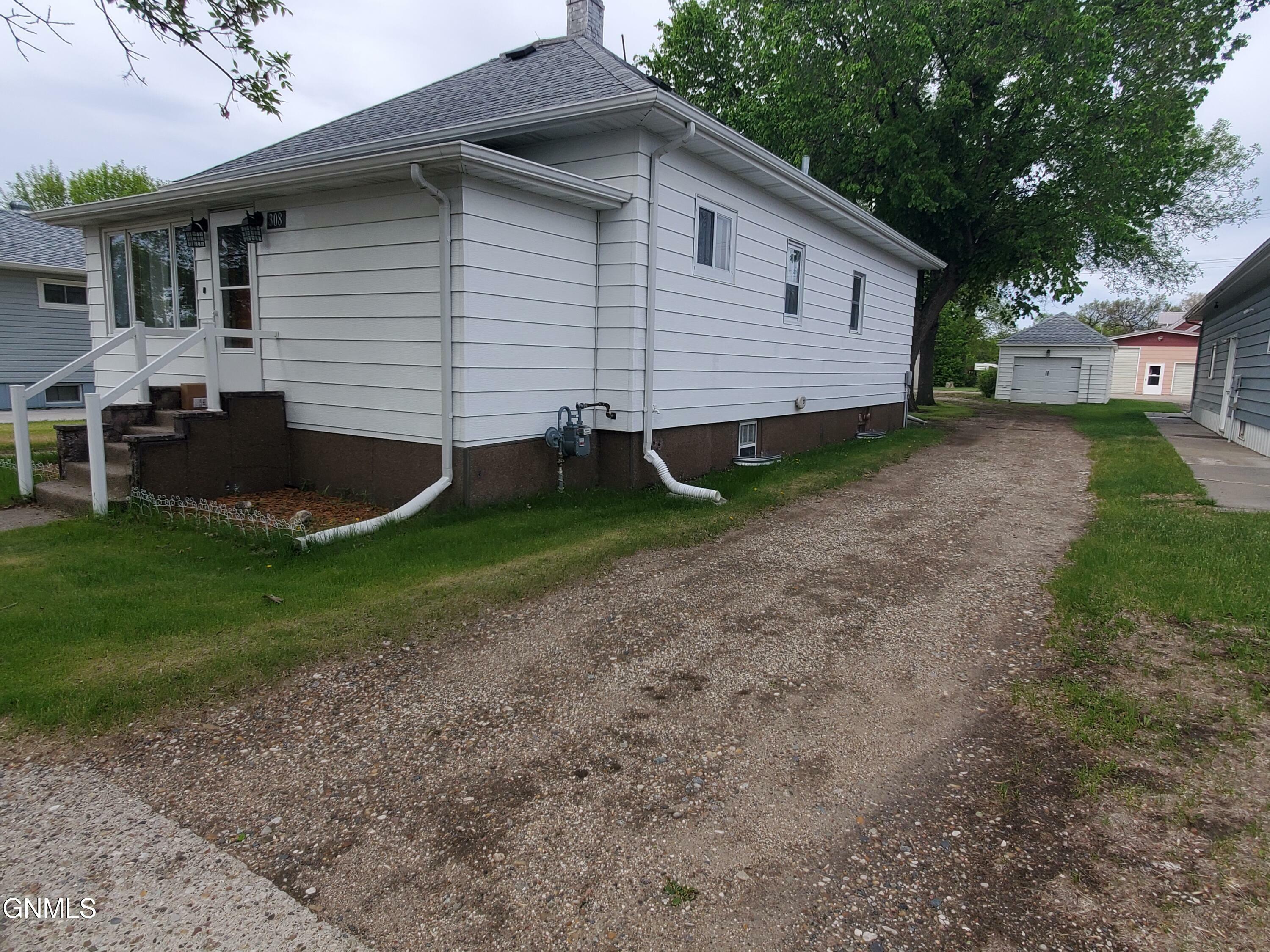 Property Photo: 308 1st Street NE ND 58552