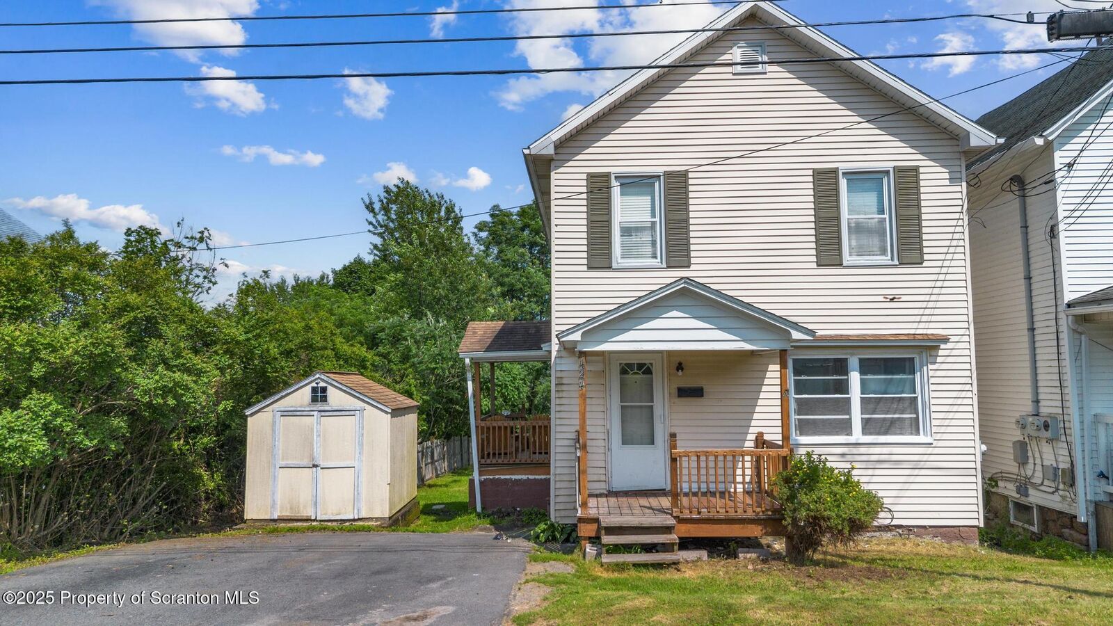 Property Photo:  424 Hudson Street  PA 18421