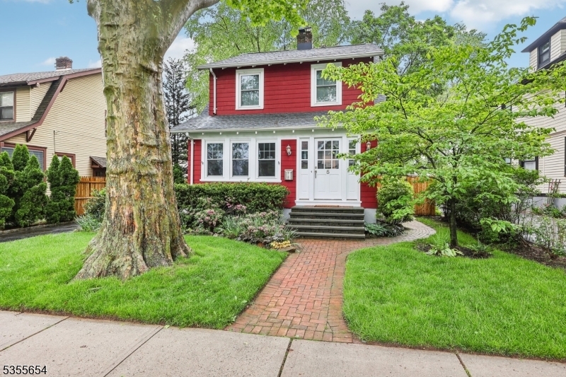 Property Photo:  5 Laurel Pl  NJ 07028 