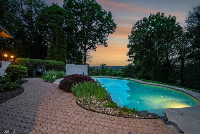10 Beacon Hill Dr  Chester Twp. NJ 07930 photo