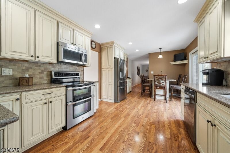Property Photo:  6 Cambridge Ct  NJ 07828 