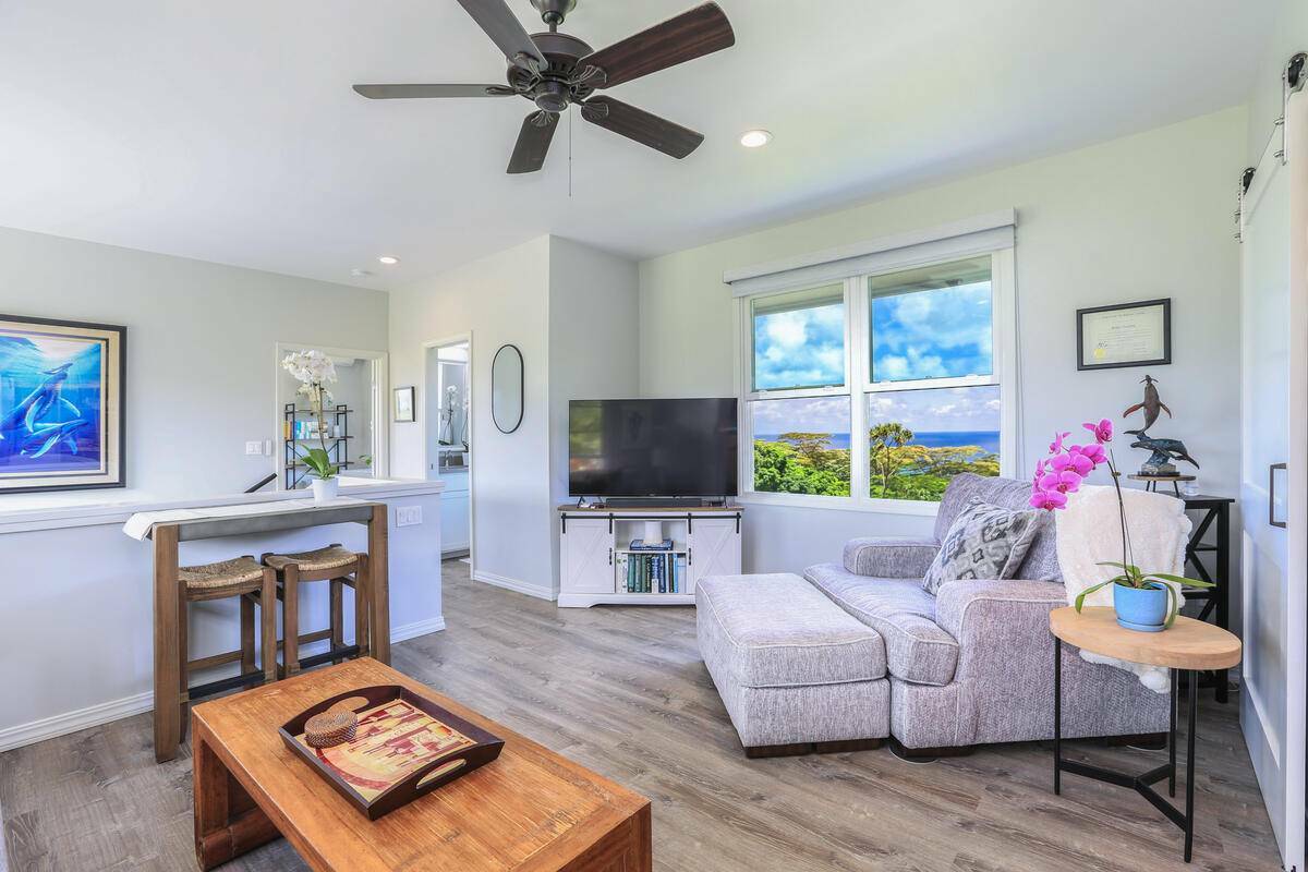 Property Photo:  4858 Kahiliholo Rd Unit # 3  HI 96754 