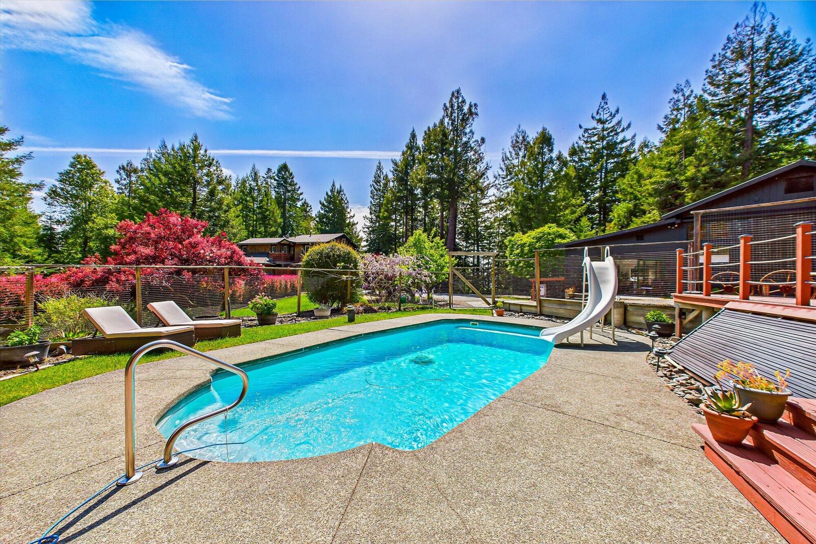 Property Photo:  555 Paradise Drive  CA 95540 