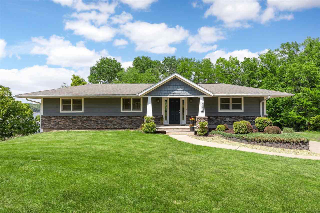 Property Photo:  3606 Sun Valley Dr  IA 52317 