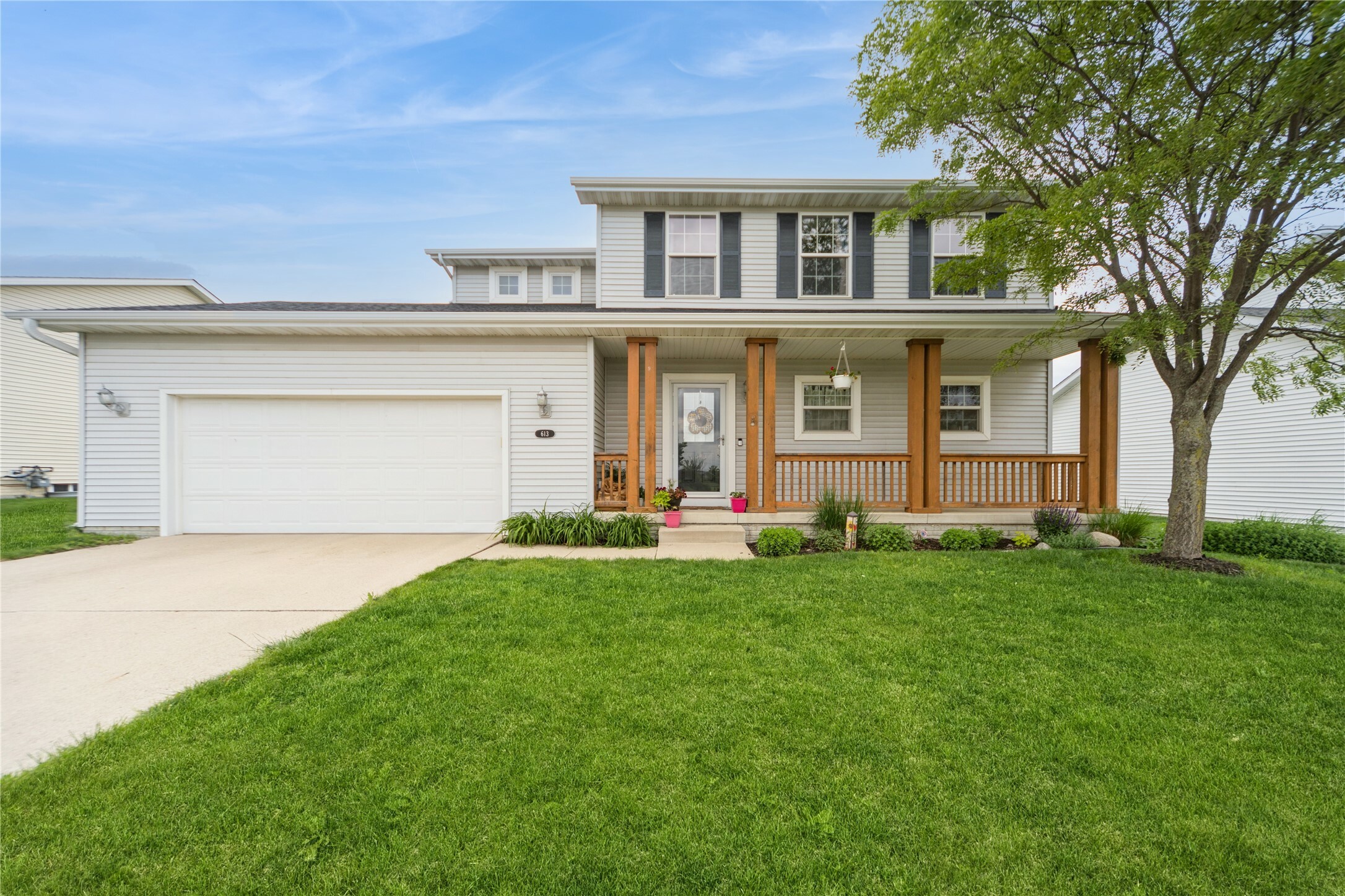 Property Photo: 613 SE 18th Street IA 50111