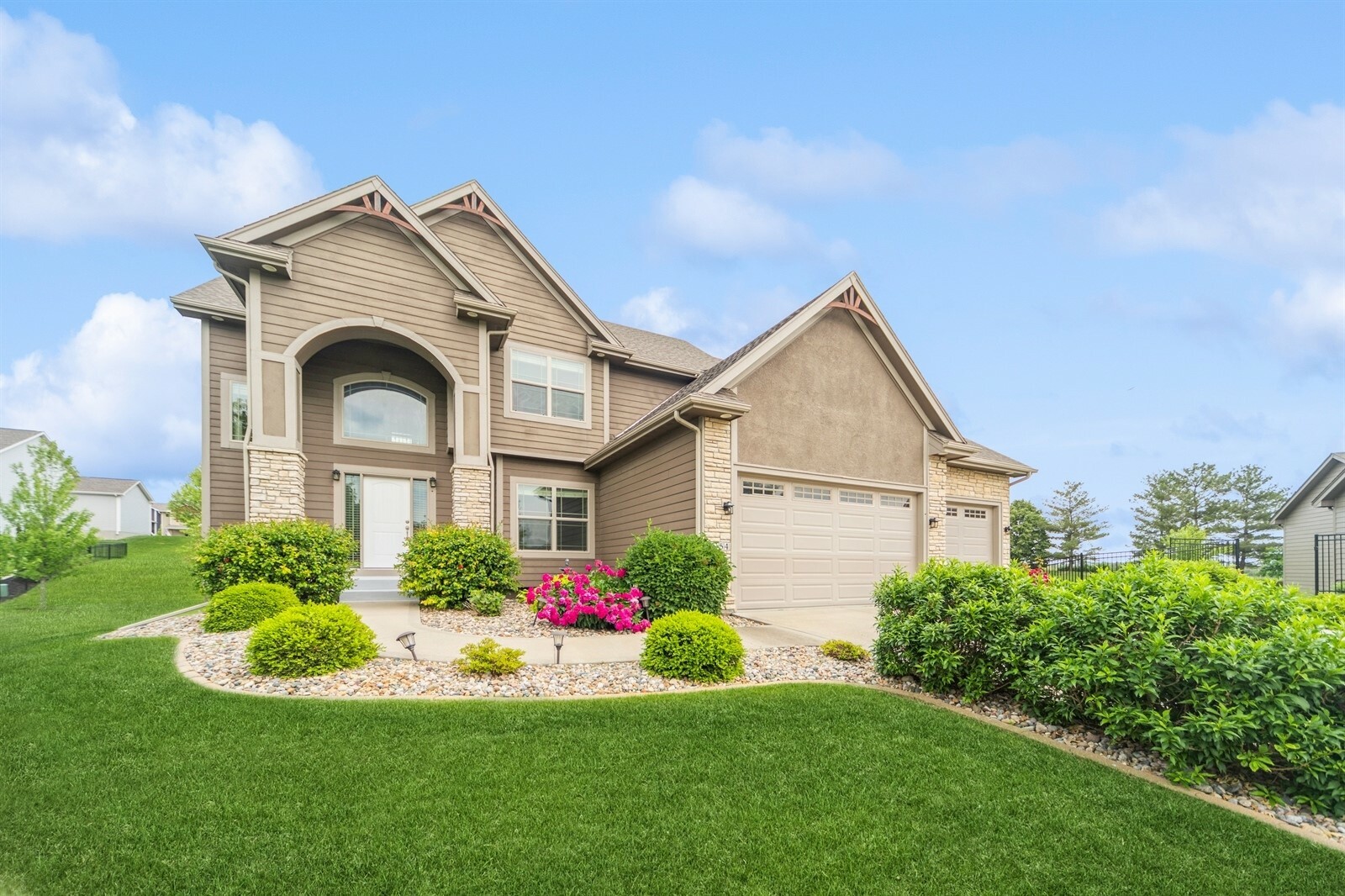 Property Photo: 1454 S Sugar Creek Court IA 50266
