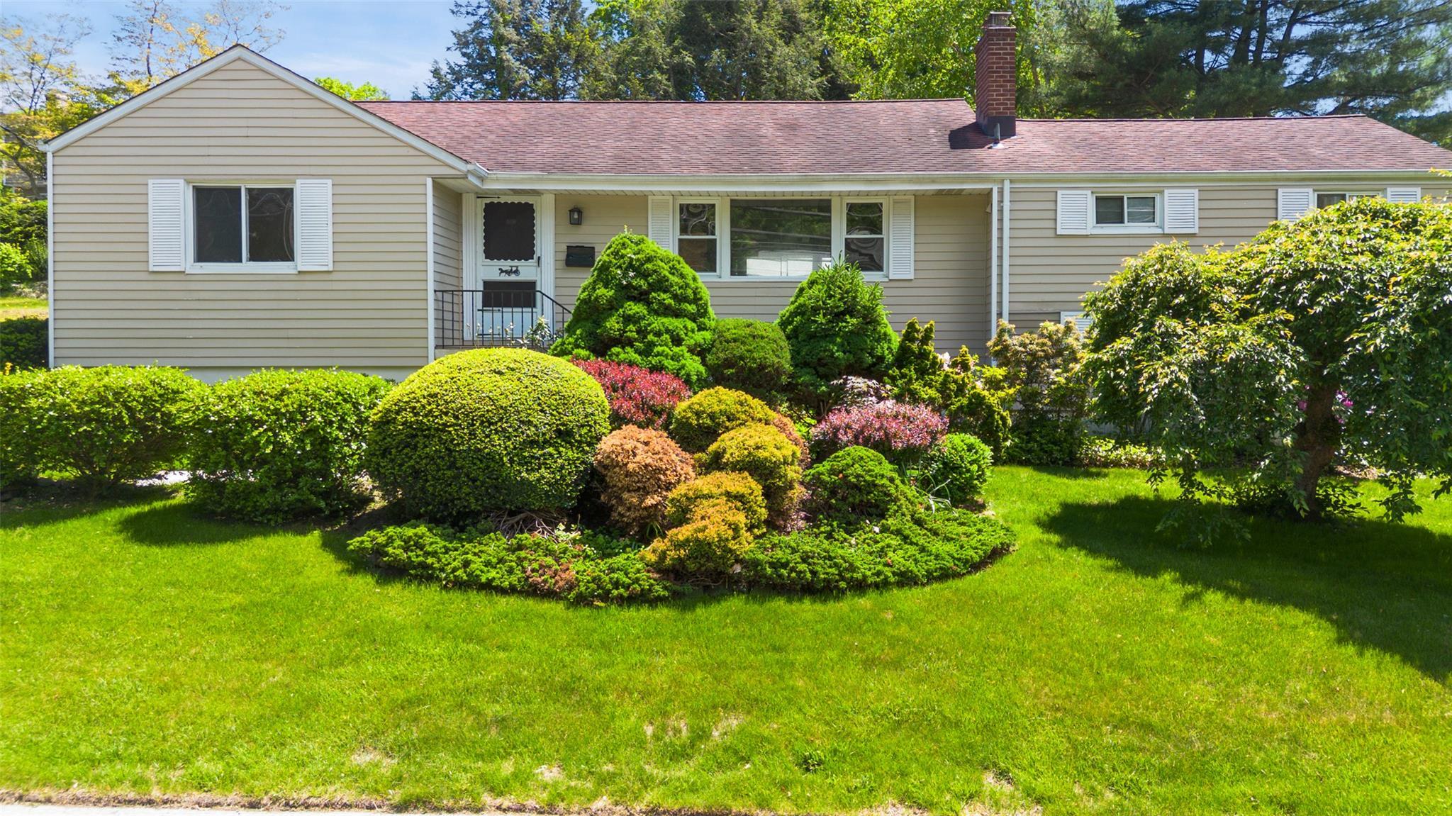 202 W Main Street  Mount Kisco NY 10549 photo
