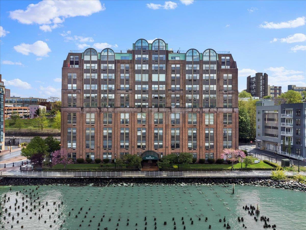 Property Photo:  23 Water Grant Street 4I  NY 10701 