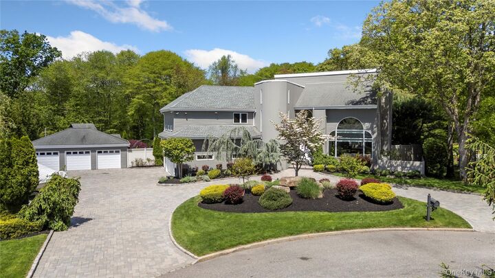 Property Photo:  10 Crick Holly Lane  NY 11730 