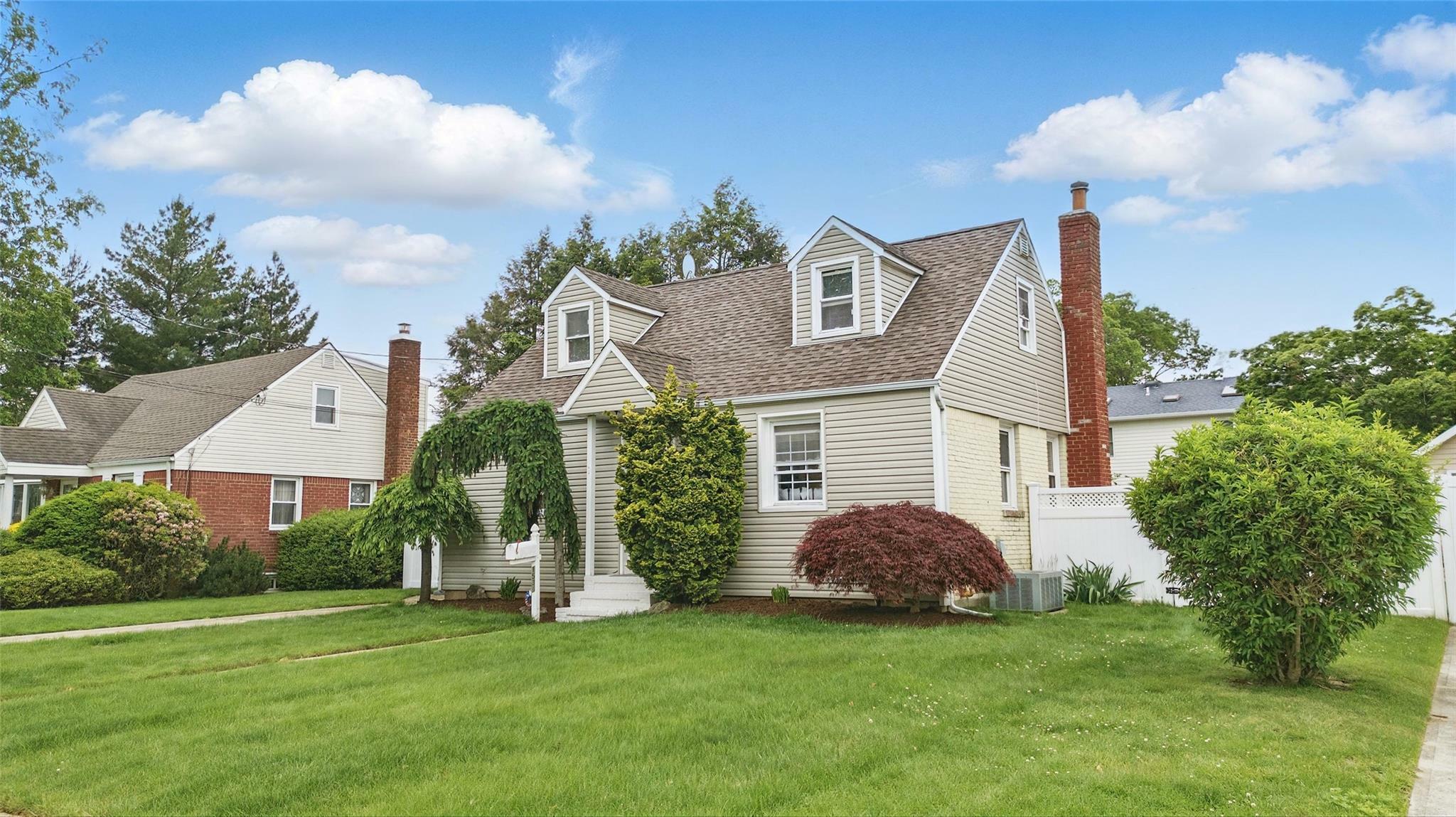 Property Photo:  1531 Sidney Place  NY 11554 