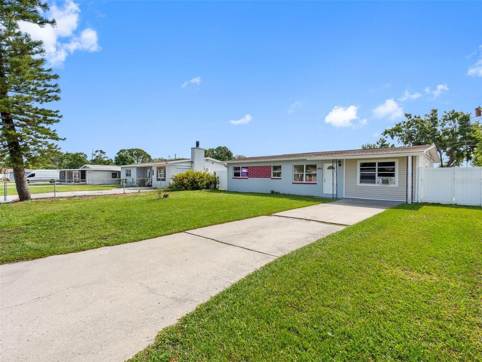 Property Photo: 4925 Murray Hill Drive FL 33615