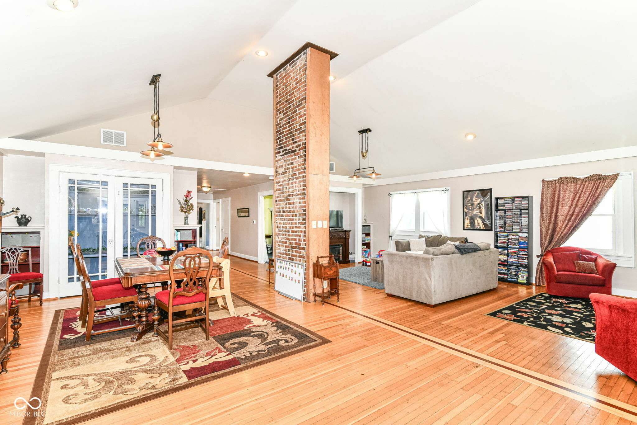 Property Photo: 518 N Emerson Avenue IN 46219
