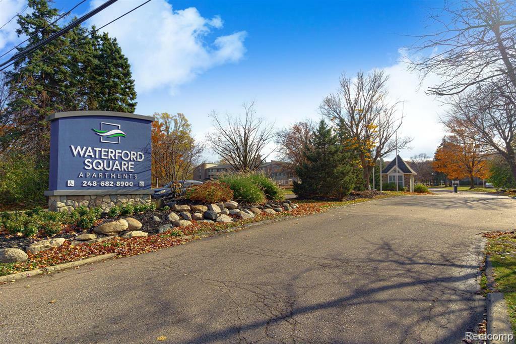 Property Photo: 930 Village Green Lane MI 48328 2473