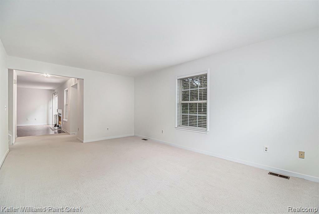 Property Photo: 164 Barrington Circle MI 48360 1329